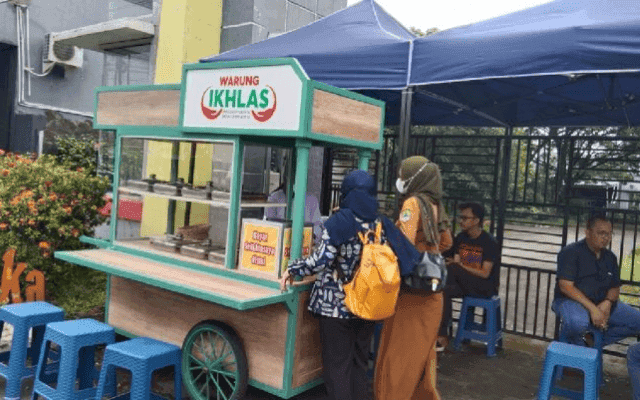 desain warung makan kecil sederhana