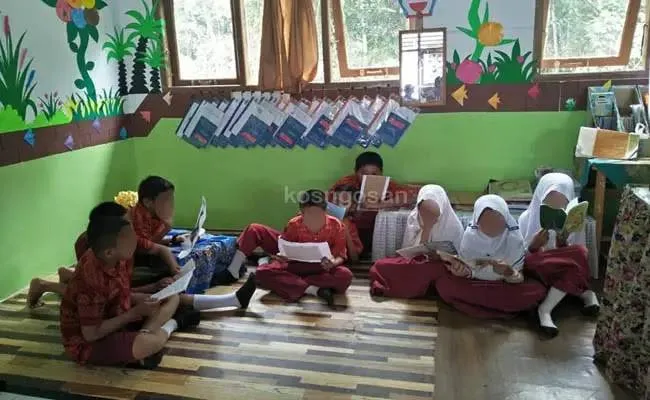 Beragam Contoh Pojok Baca Sederhana di Kelas Menarik! 6 pojok baca sederhana di kelas