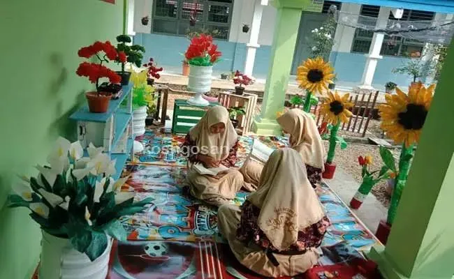 Beragam Contoh Pojok Baca Sederhana di Kelas Menarik! 14 pojok baca sederhana di kelas